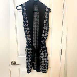 WHBM Houndstooth Print Sweater Wrap